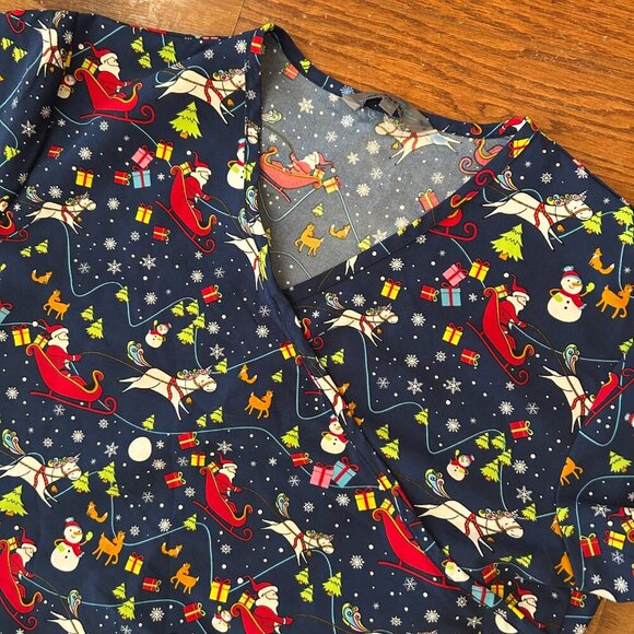 Serene Women's Christmas Santa Holiday Print Scrub Top Women's Size Medium in pr - Picture 5 of 9